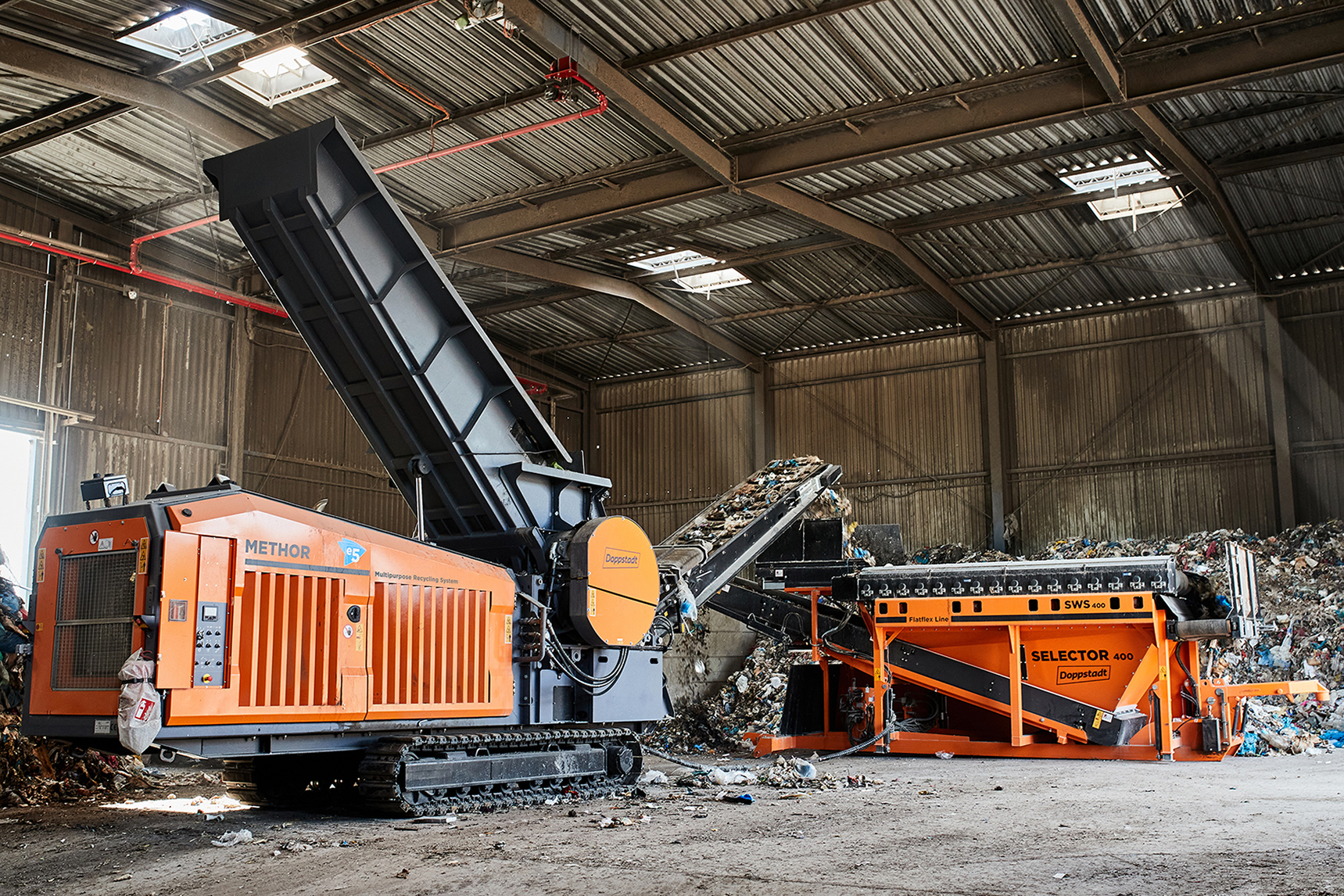 With its mobile-modular plant concept, Doppstadt provides a very efficient and economical solution to comply with the new requirements of the Amendment to the Biowaste Ordinance. In operation: The METHOR and SELECTOR 400.